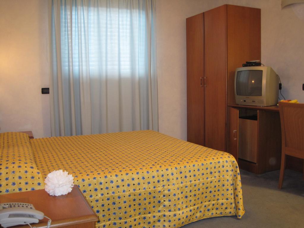 Hotel Italia Carmagnola Værelse billede