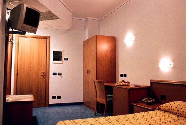 Hotel Italia Carmagnola Værelse billede
